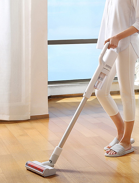 Những loại bề mặt sàn nào phù hợp cho máy hút bụi có thể sạc lại ở mức hút 24-25 kPa?